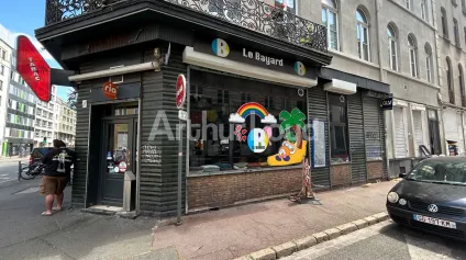 Location local commercial Lille centre cellule d'angle avec vitrine - Offre immobilière - Arthur Loyd
