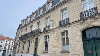 Bureaux à louer Lille centre avec parquet élégant et hauteur sous plafond - Offre immobilière - Arthur Loyd