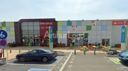 Location local commercial Beaurains au cœur de galerie marchande Carrefour - Offre immobilière - Arthur Loyd
