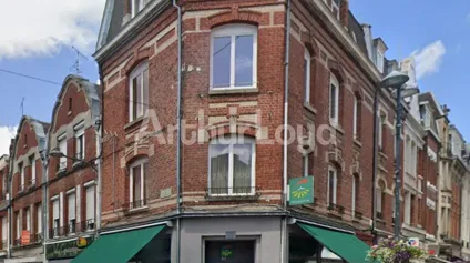 Location local commercial Cambrai vitrine d angle en centre ville 50 m² - Offre immobilière - Arthur Loyd