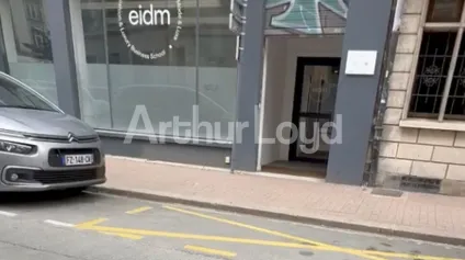 Location local commercial Lille proche gare et grande vitrine de 300 m2 - Offre immobilière - Arthur Loyd