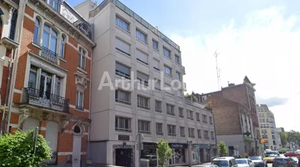 Bureaux à vendre La Madeleine 258 m² avec sous-sol aménagé et parkings - Offre immobilière - Arthur Loyd