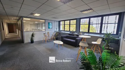 Bureau à louer à Villeurbanne espace modulable accès transports et parking - Offre immobilière - Arthur Loyd