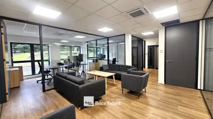 Bureaux à louer avec parkings privatifs à Rillieux-la-Pape - Offre immobilière - Arthur Loyd