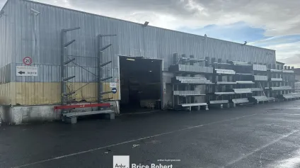 Local d'activités à louer à Beynost avec grande hauteur sous plafond - Offre immobilière - Arthur Loyd