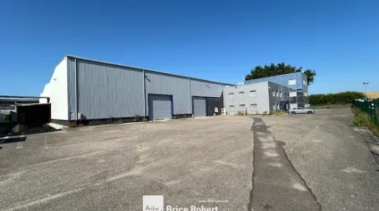 Local d'activités à louer à Miribel rénové en 2024 avec quai niveleur - Offre immobilière - Arthur Loyd