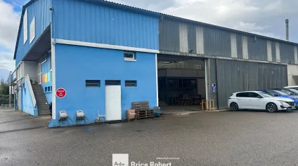 Bâtiment d'activités à vendre à Villefranche-sur-Saône avec parking et visibilité - Offre immobilière - Arthur Loyd