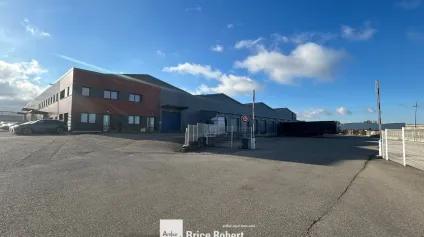 Entrepôt à louer à Corbas avec 11 quais et accès autoroute immédiat - Offre immobilière - Arthur Loyd