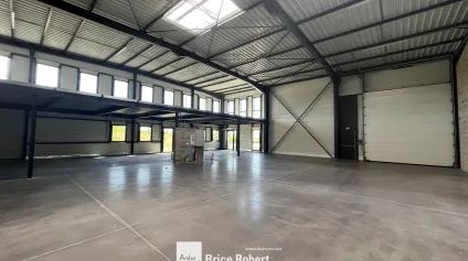 Local d'activité à vendre ou louer à Mionnay dans un bâtiment neuf avec accès autoroute - Offre immobilière - Arthur Loyd