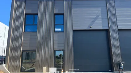 Local d'activité à louer 318 m² accès plain-pied bureaux climatisés Rillieux la Pape - Offre immobilière - Arthur Loyd