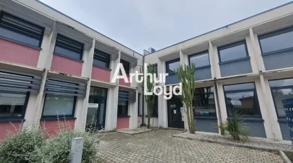 A LOUER BUREAUX DE 190M² + 7 PLACES DE PARKING EN PARFAIT ETAT AVEC VUE DEGAGEE SUR ST PAUL DE VENCE - Offre immobilière - Arthur Loyd