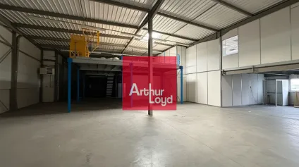 Locaux d activité ou bureaux à louer 545 m² Fontaine environnement accessible - Offre immobilière - Arthur Loyd