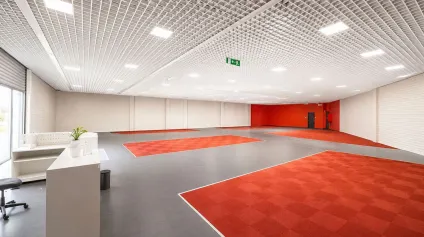 A VENDRE / A LOUER - Au coeur d'une zone d'activité dynamique, <br />Cellule d'une surface de 600 m2, parking en facade<br />Disponible, aucun travaux à prévoir - Offre immobilière - Arthur Loyd
