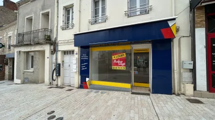 Location local commercial centre ville Savenay visibilité piétonne 46 m2 - Offre immobilière - Arthur Loyd