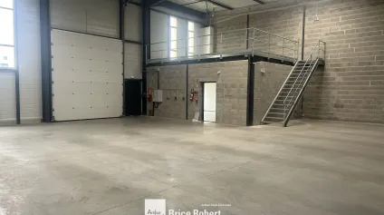 Location locaux d'activités à Saint-Bonnet-de-Mure avec parkings privatifs inclus - Offre immobilière - Arthur Loyd