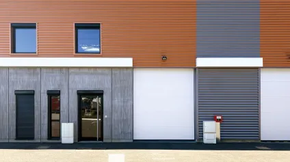 Local d'activité à louer Meyzieu 203 m² bureaux climatisés et mezzanine - Offre immobilière - Arthur Loyd