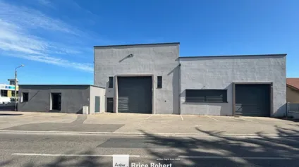 Local d'activités à louer ou vendre à Décines Charpieu avec stockage sécurisé - Offre immobilière - Arthur Loyd