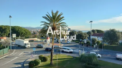 A LOUER BUREAUX 107 M² TOP EMPLACEMENT VILLENEUVE LOUBET - Offre immobilière - Arthur Loyd