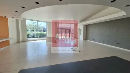 Local commercial de 199 m² à louer - Sens - Offre immobilière - Arthur Loyd