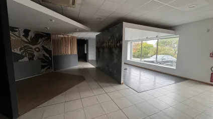 Local commercial à louer - ZAC de Champniers - Angoulême Nord - Offre immobilière - Arthur Loyd