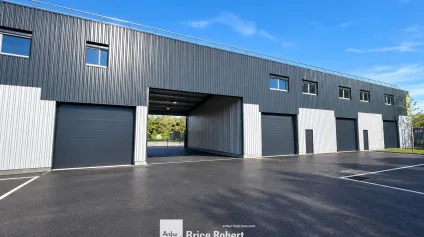 Local d'activité à louer 210 m² bureaux en mezzanine Chaponost parc sécurisé - Offre immobilière - Arthur Loyd