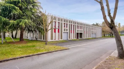Locaux commerciaux à louer à Eragny grande visibilité sur la N184 - Offre immobilière - Arthur Loyd