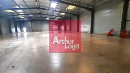 PONT-DU-CHATEAU A VENDRE ENTREPOT 1000 M² - 1 QUAI - Offre immobilière - Arthur Loyd