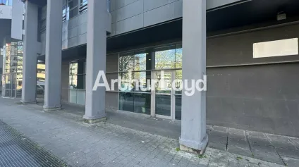 TOURS CENTRE GARE BUREAUX COMMERCIAUX A LOUER 233 M² AVEC 7 PARKINGS - Offre immobilière - Arthur Loyd