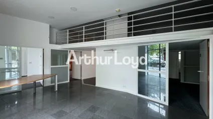 TOURS CENTRE GARE BUREAUX COMMERCIAUX A LOUER 233 M² AVEC 7 PARKINGS - Offre immobilière - Arthur Loyd