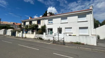 Bureaux à vendre Pornic bâtiment indépendant avec stationnements privatifs - Offre immobilière - Arthur Loyd