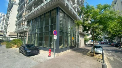 Local commercial récent PMR et ERPable à vendre - Euroméditerranée/Joliette - 13002 Marseille - Offre immobilière - Arthur Loyd