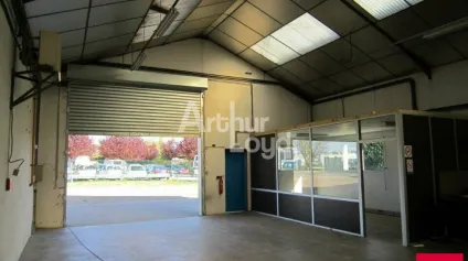 SAINT OUEN - VENTE LOCAL D'ACTIVITÉ DE 875 M² - EXCELLENTE VISIBILITÉ - Offre immobilière - Arthur Loyd