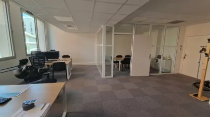 Bureaux modernes de 60 m² à louer quartier L'Houmeau à Angoulême - Offre immobilière - Arthur Loyd