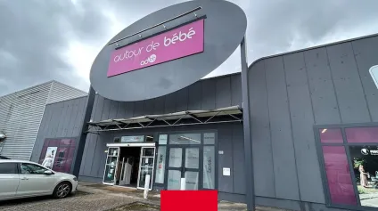 A VENDRE OU A LOUER - LOCAL COMMERCIAL - VIRIAT (01) - Offre immobilière - Arthur Loyd