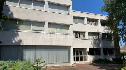 Immeuble de bureaux indépendant à louer ou à vendre - Offre immobilière - Arthur Loyd