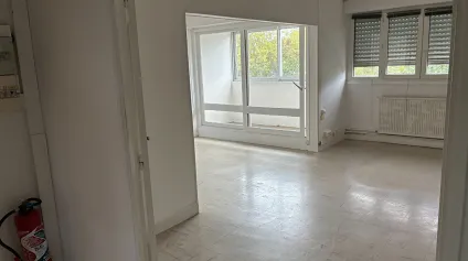 <br />A louer Bureaux La Rochelle 85 m²<br /> - Offre immobilière - Arthur Loyd