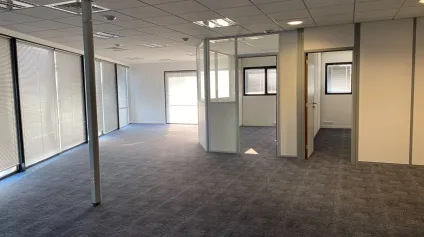<br />A louer Bureaux PERIGNY 124m²<br /> - Offre immobilière - Arthur Loyd