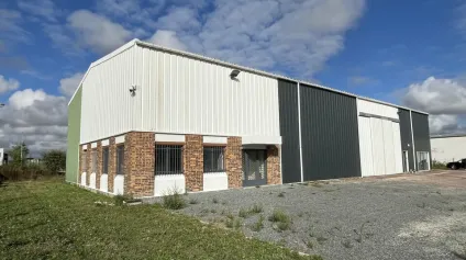 A LOUER MONTIVILLIERS - LOCAUX D'ACTIVITÉS 760 m2 + TERRE PLEIN 800 m2 - Offre immobilière - Arthur Loyd