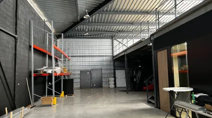 À louer - Cellule d'activité de 370 m² à Mérignac - Entrée de parc et bureaux haut de gamme - Offre immobilière - Arthur Loyd