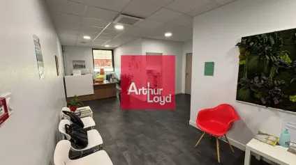 VENTE - CABINET MÉDICAL 98 M² SAINT MARTIN D'HERES - Offre immobilière - Arthur Loyd