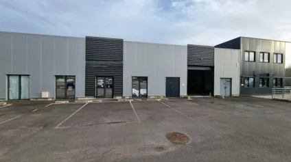 Local d'activité à louer  Zone Nord Poitiers, 1000 m² avec bureaux et entrepôt isolé - Offre immobilière - Arthur Loyd