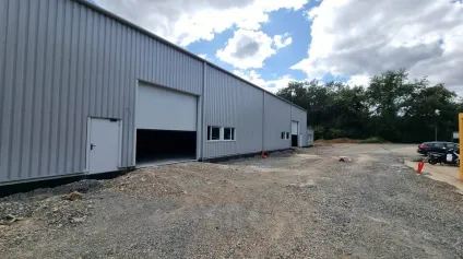 Bâtiment d'activité récent 270 m²  Opportunité rare secteur Saint‑Benoît / Poitiers Sud - Offre immobilière - Arthur Loyd