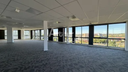 À LOUER : PLATEAU DE BUREAUX DE 228,80 M² DIVISIBLE - DERNIER ÉTAGE ROOFTOP - UNIVERSITÉ - 7 PARKINGS - Offre immobilière - Arthur Loyd
