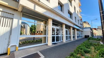 A LOUER : BUREAUX D'ENVIRON 60,98 M² - REZ DE CHAUSSÉE - CENTRE VILLE LE MANS (72) - Offre immobilière - Arthur Loyd