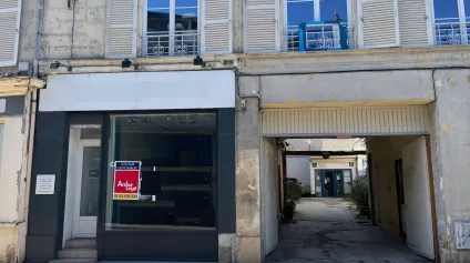 Emplacement n°1 bis - Local commercial lumineux en rez-de-chaussée, d'une surface de 35 m2 environ sur un axe passant, en plein coeur du centre-ville de Soissons - A VENDRE - Offre immobilière - Arthur Loyd