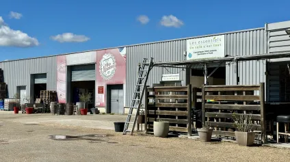 En EXCLUSIVITE - Locaux d'activités à LOUER sur SAINT CANNAT. - Offre immobilière - Arthur Loyd
