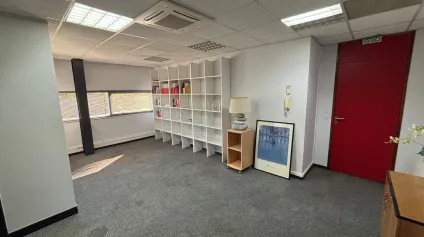 Bureaux à louer - Lormont - 109 m² - Tram A à environ 600 m - Offre immobilière - Arthur Loyd