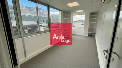 BUREAUX ENTIÈREMENT RÉNOVÉS À LOUER - 105 M² À CROLLES - Offre immobilière - Arthur Loyd