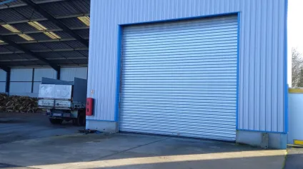 A LOUER - LOCAL STOCKAGE - PRINQUIAU - 125 M2 - ACTIVITES - BUREAUX 35M2 - Offre immobilière - Arthur Loyd