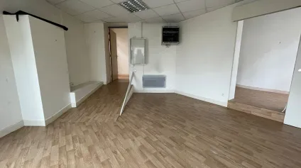 LOCAUX REZ-DE-CHAUSSÉE MONSELET - Offre immobilière - Arthur Loyd